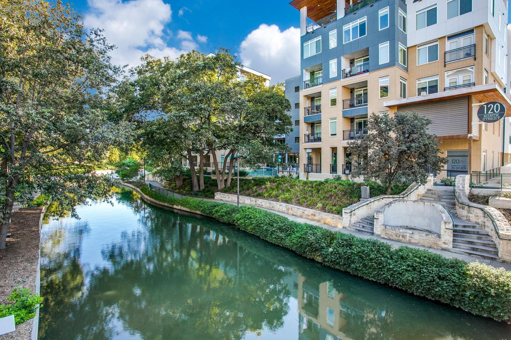 Lush Downtown Condo On Riverwalk W King Ste, Free Parking, Pet Friendly, Centrally Located On Riverwalk San Antonio Ngoại thất bức ảnh