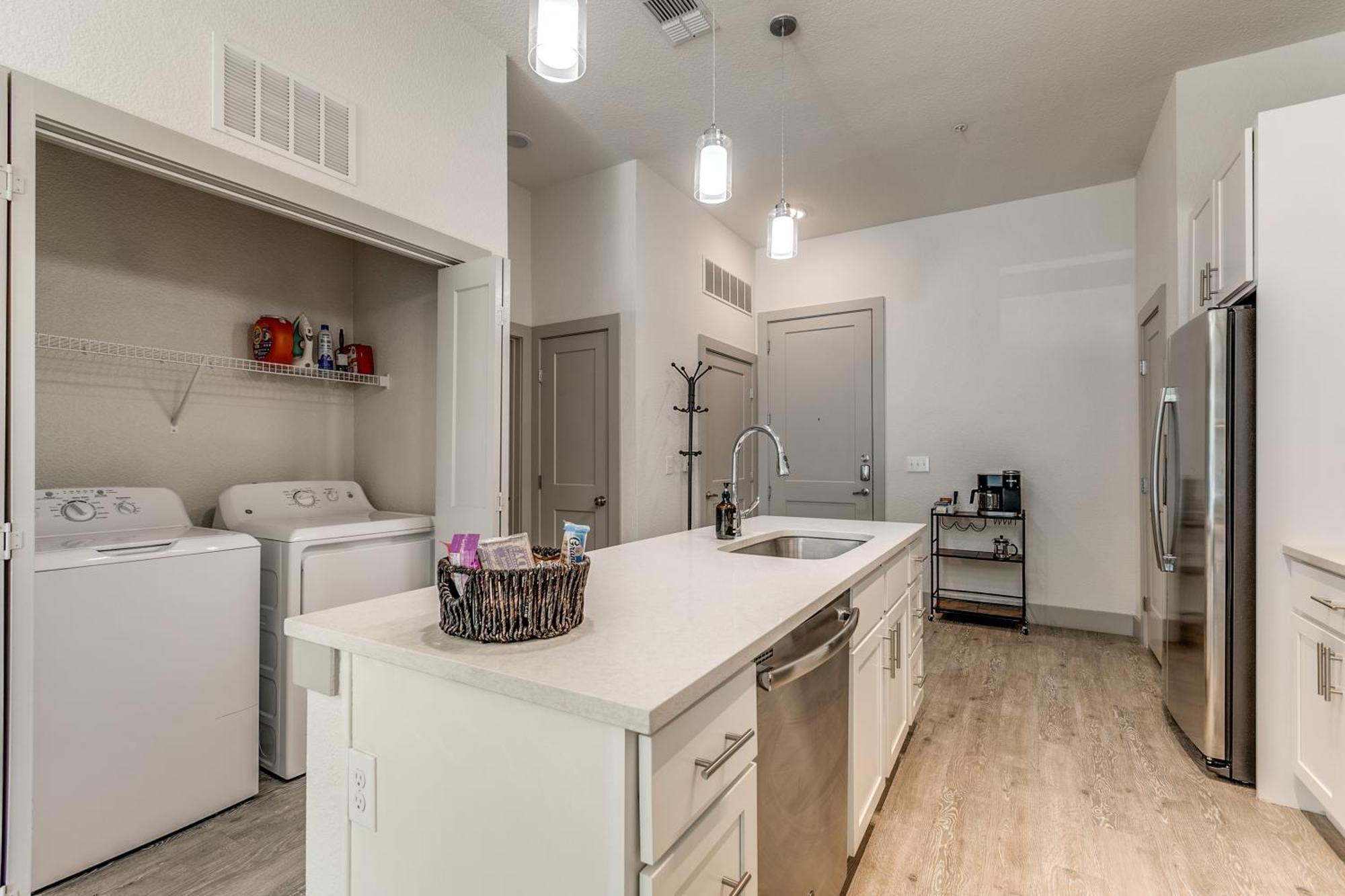 Lush Downtown Condo On Riverwalk W King Ste, Free Parking, Pet Friendly, Centrally Located On Riverwalk San Antonio Ngoại thất bức ảnh