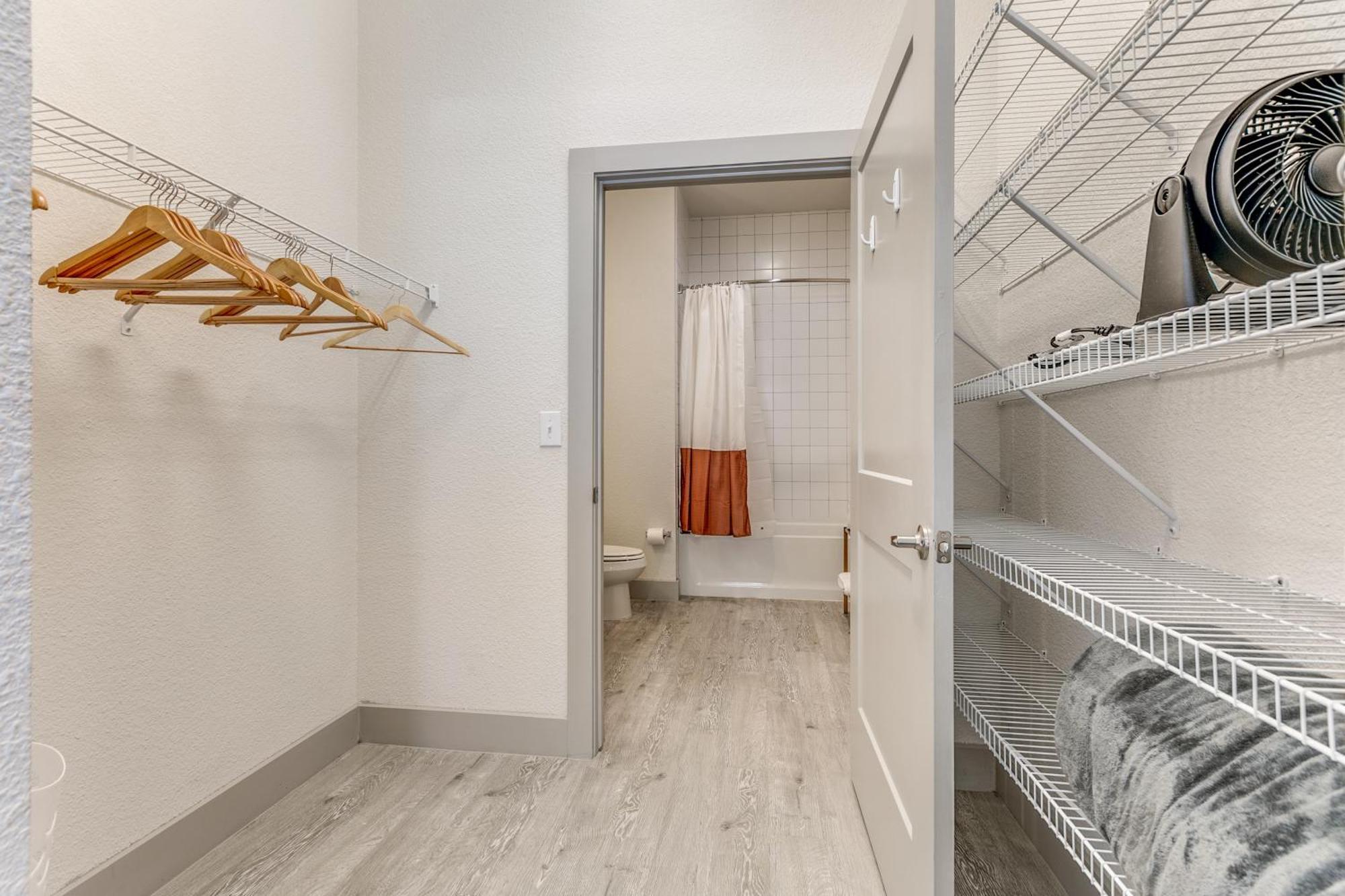 Lush Downtown Condo On Riverwalk W King Ste, Free Parking, Pet Friendly, Centrally Located On Riverwalk San Antonio Ngoại thất bức ảnh