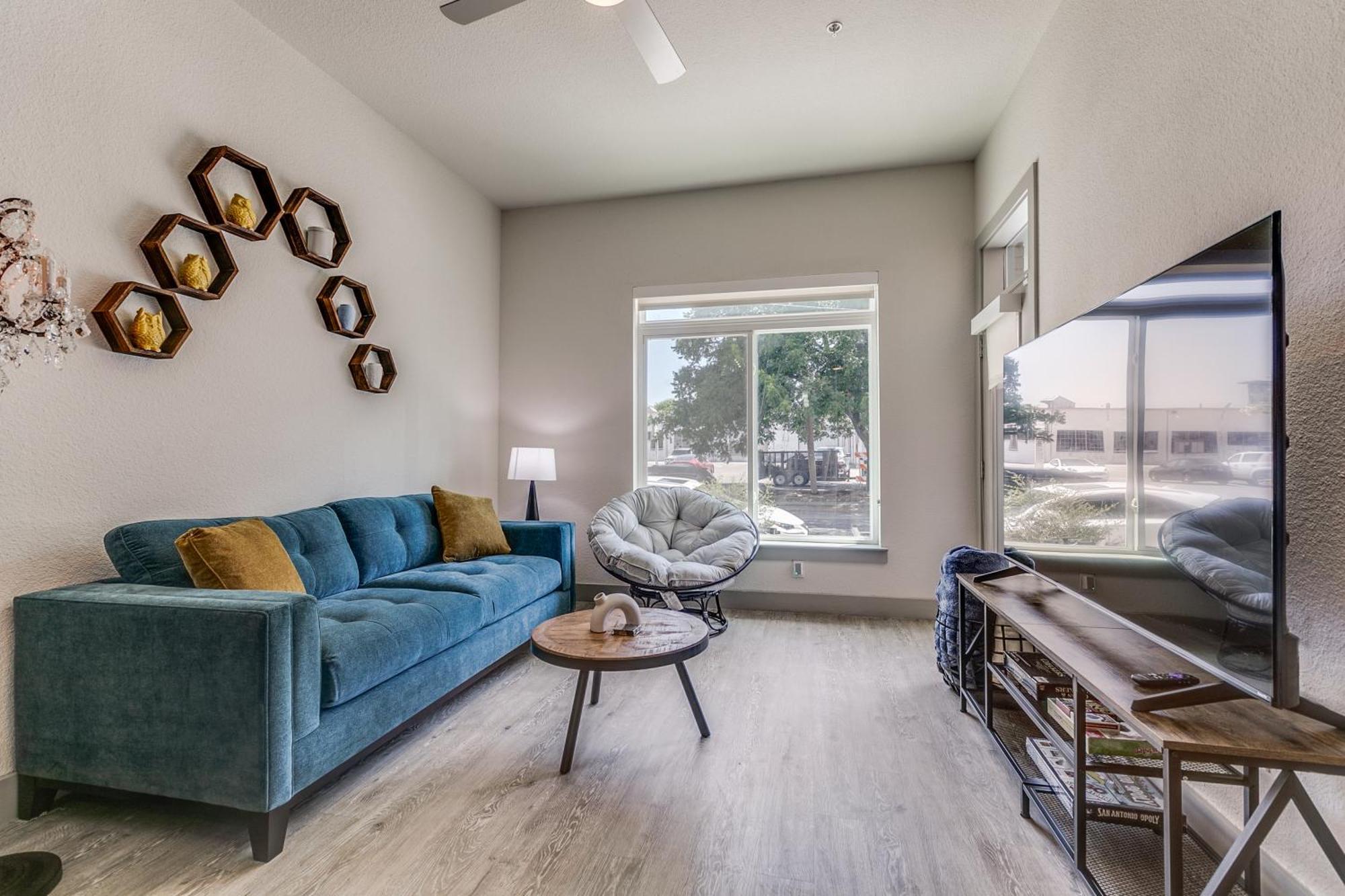 Lush Downtown Condo On Riverwalk W King Ste, Free Parking, Pet Friendly, Centrally Located On Riverwalk San Antonio Ngoại thất bức ảnh