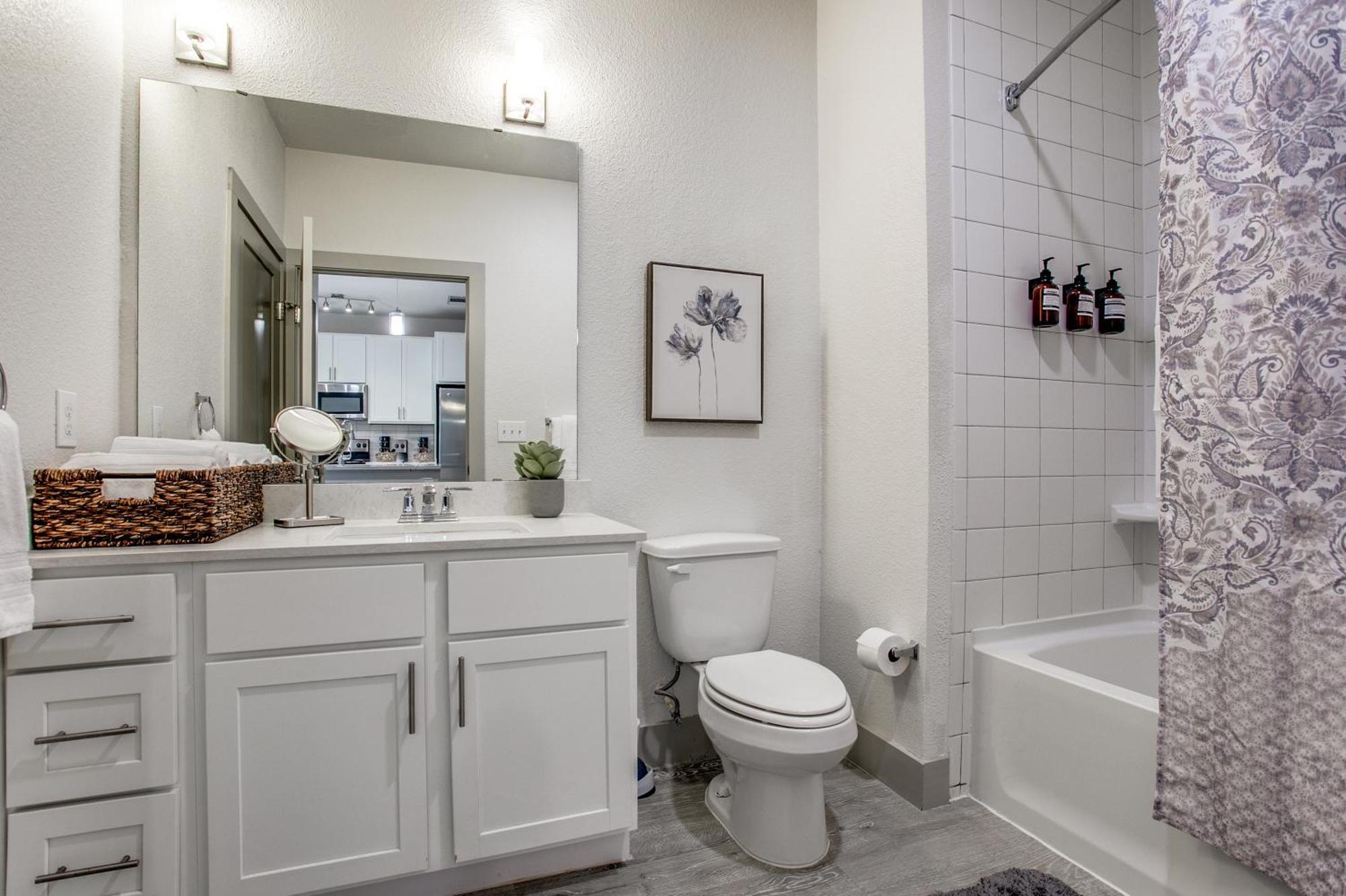 Lush Downtown Condo On Riverwalk W King Ste, Free Parking, Pet Friendly, Centrally Located On Riverwalk San Antonio Ngoại thất bức ảnh